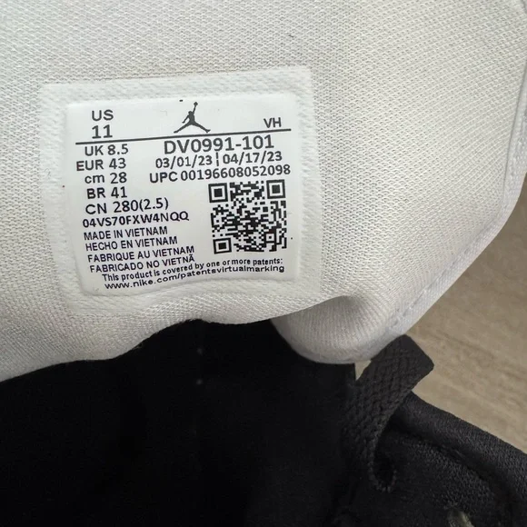 Air Jordan 1 Mid Panda Black and White | Very Good Condition - Picture 7 of 8